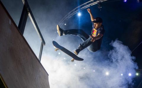 Skateboard Rider -City Cirque Copy